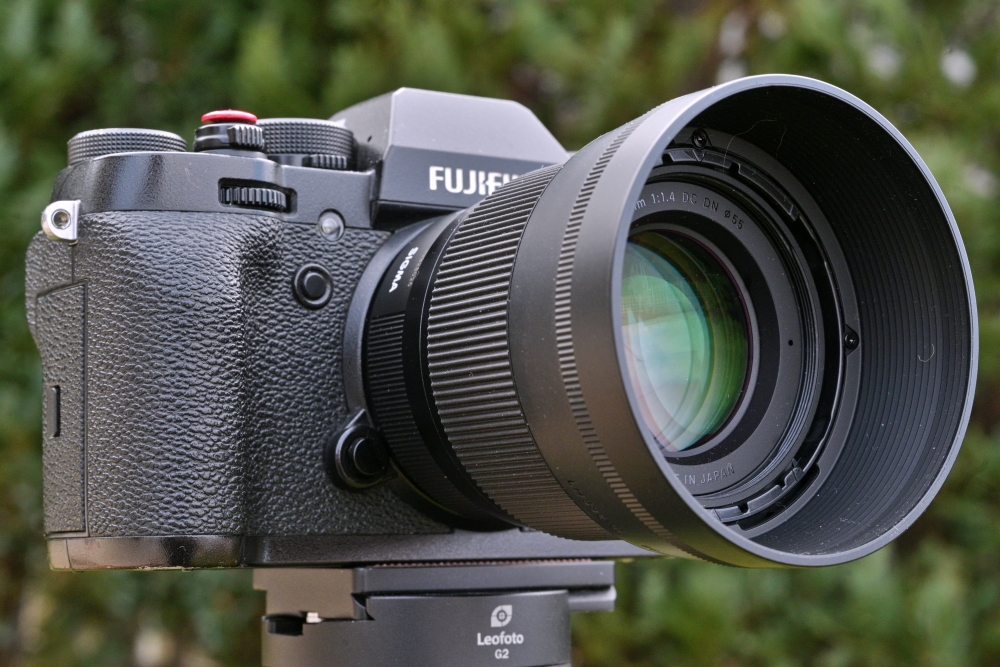 Sigma 56mm F1.4 DC DN Front And Right Side