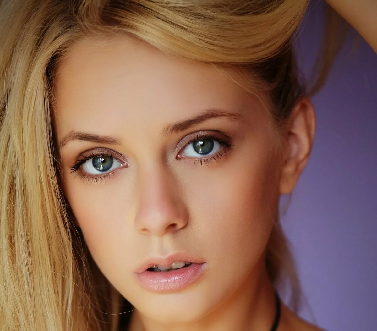 Model Jennifer Mackay