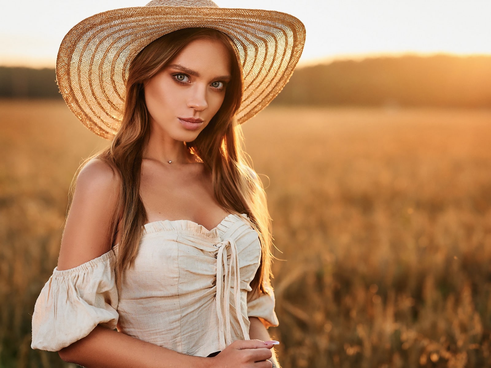girls in hats