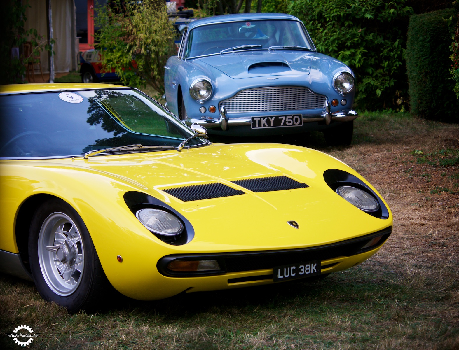 Can I display black and silver number plates on my classic car?