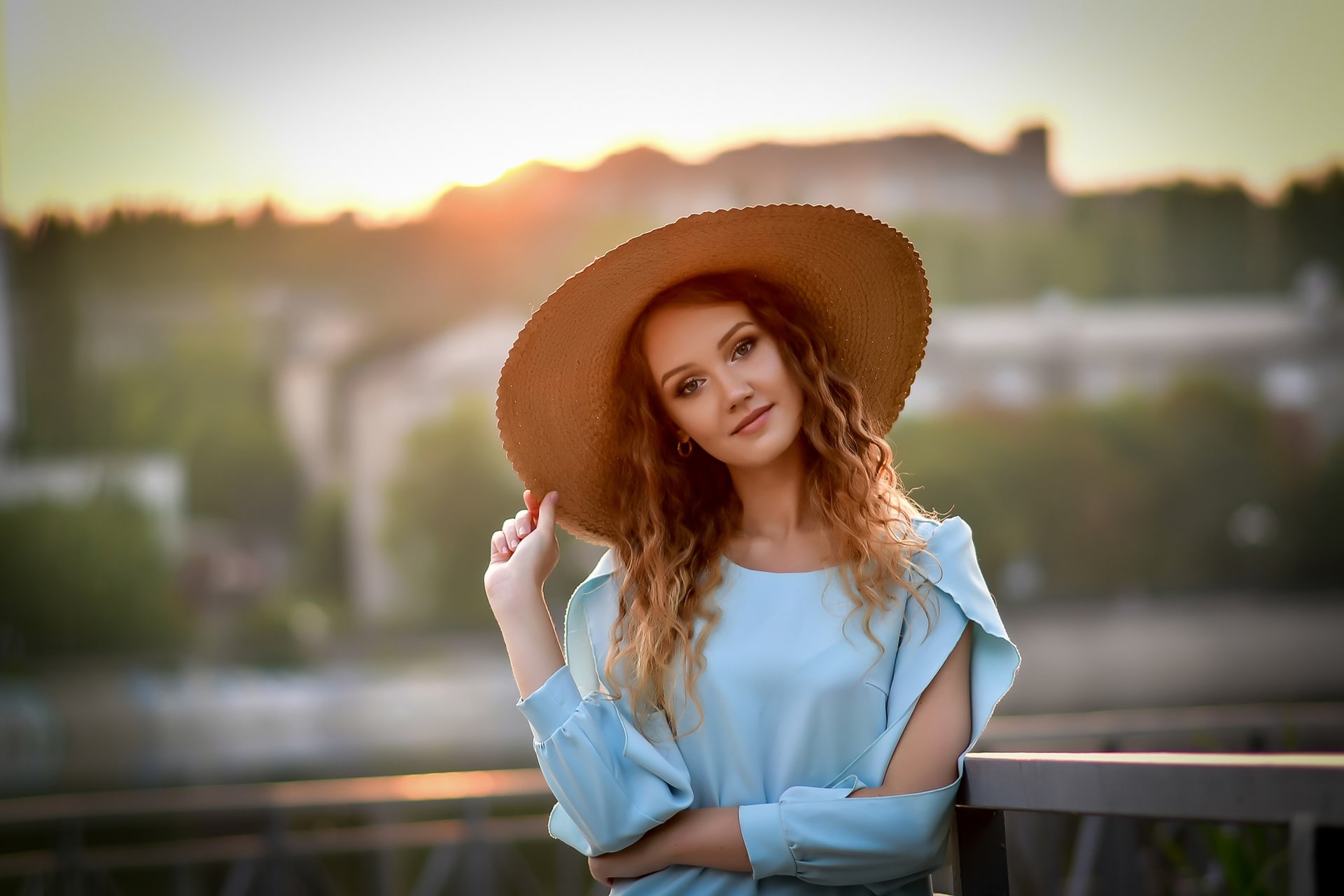 girls in hats