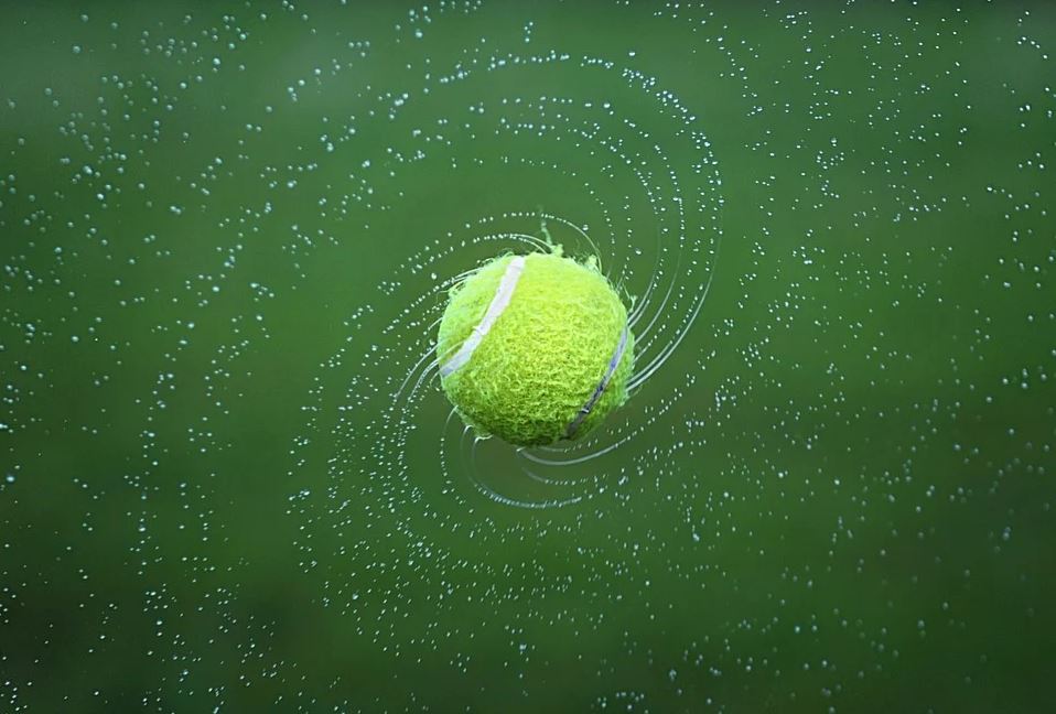 Tennis ball spinning