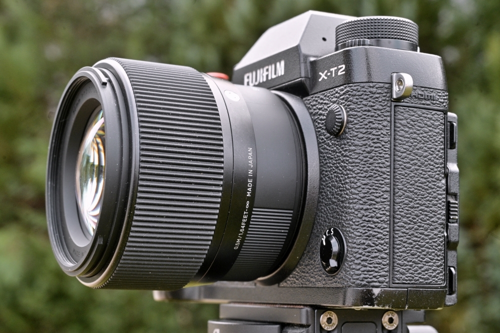 Sigma 56mm F1.4 DC DN Left Side