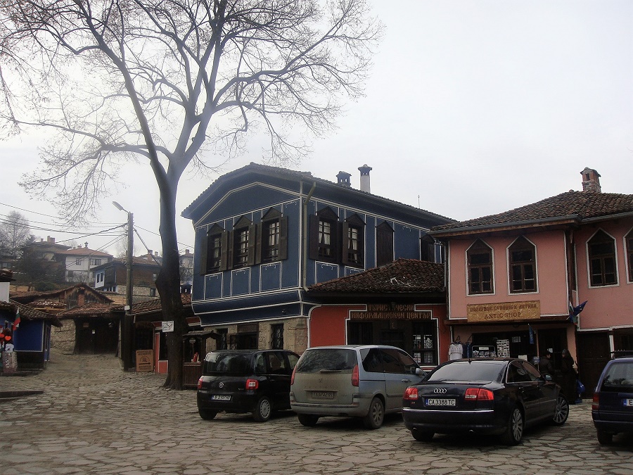Маленький городок, затерянный в горах Болгарии. 