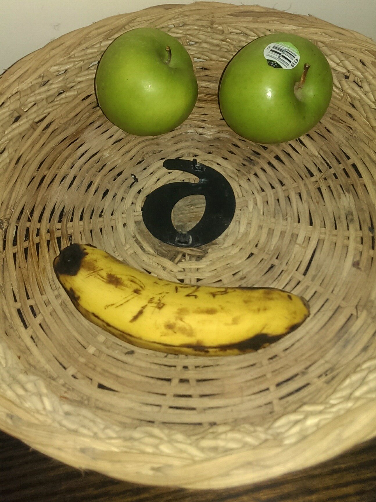 cover-image Almost empty fruit basket