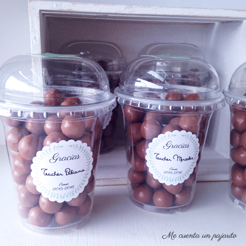 Vaso de smoothie con chocolates y etiqueta personalizada regalo profesora profesor Vaso de smoothie con chocolates y etiqueta personalizada regalo profesora profesor