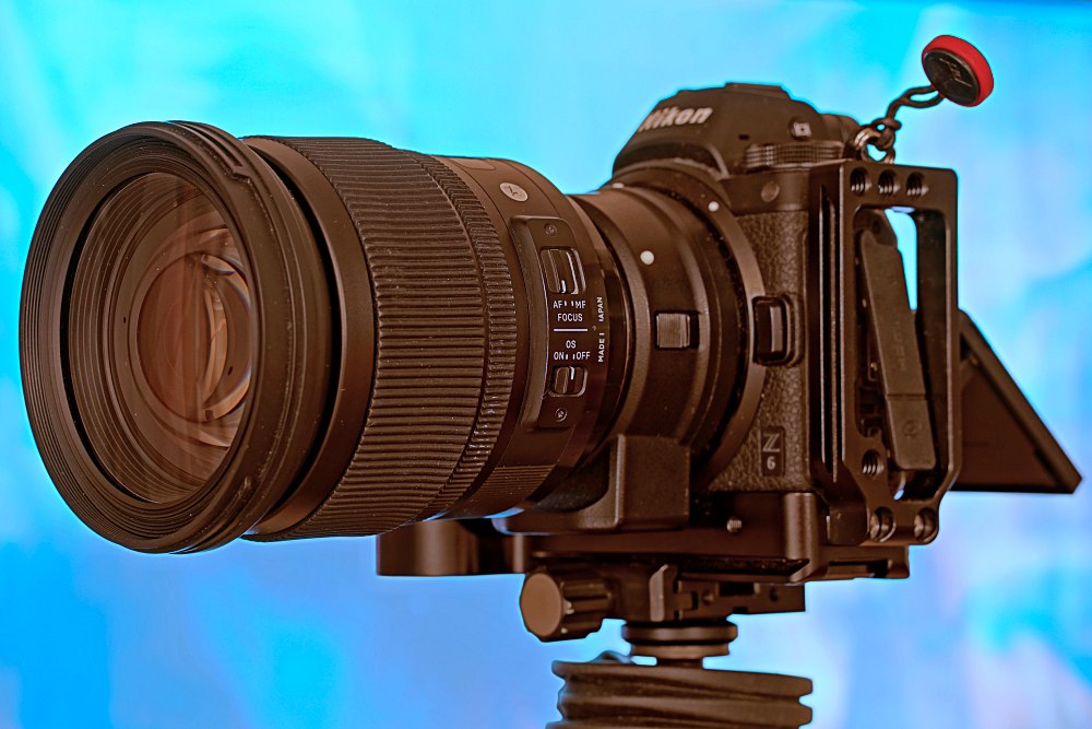 Sigma 24 105mm F4 DG OS HSM A With Nikon FTZ And Nikon Z6 Side