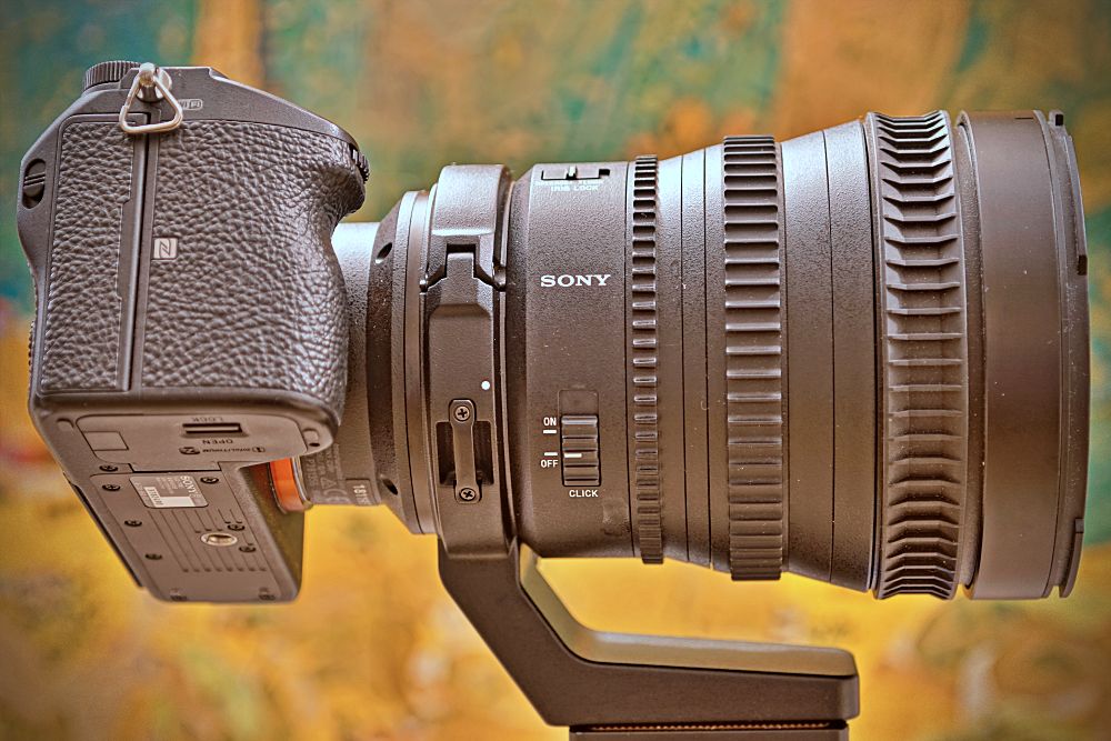 Sony FE PZ 28 135mm F4 G OSS Side Sony A7R III 2