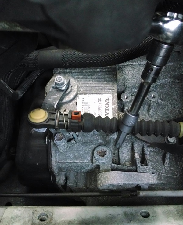 How To XC90 6speed transmission fluid flush SwedeSpeed Volvo