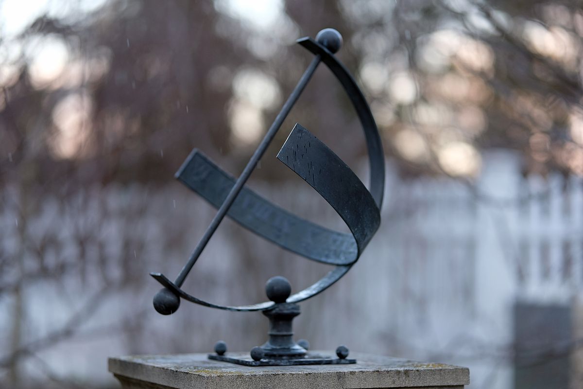 Sigma 56mm F1.4 DC DN Sundial Hail Full