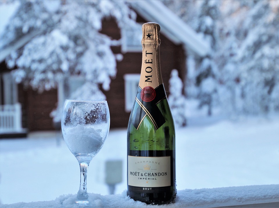 Champagne with snowy cabin