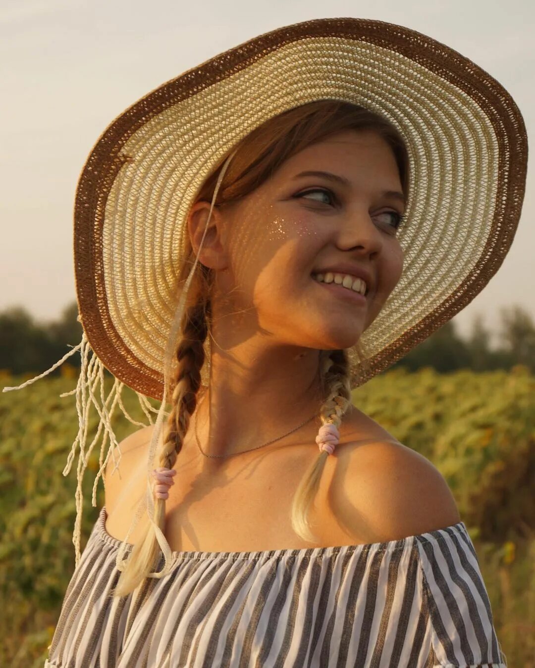 girls in hats