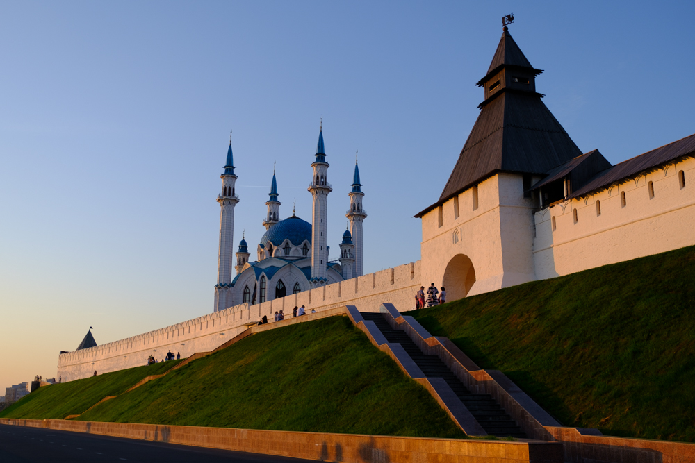 Het Kremlin van Kazan is volgens ons zowat het mooiste in heel het land, met naast prachtige overheidsgebouwen en musea ook een schitterende moskee. (onder)