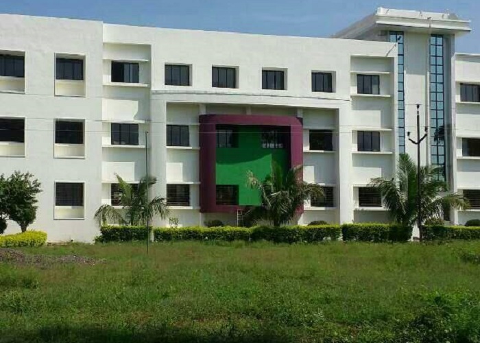 Principal  K.M.Kundnani Pharmacy Polytechnic Image
