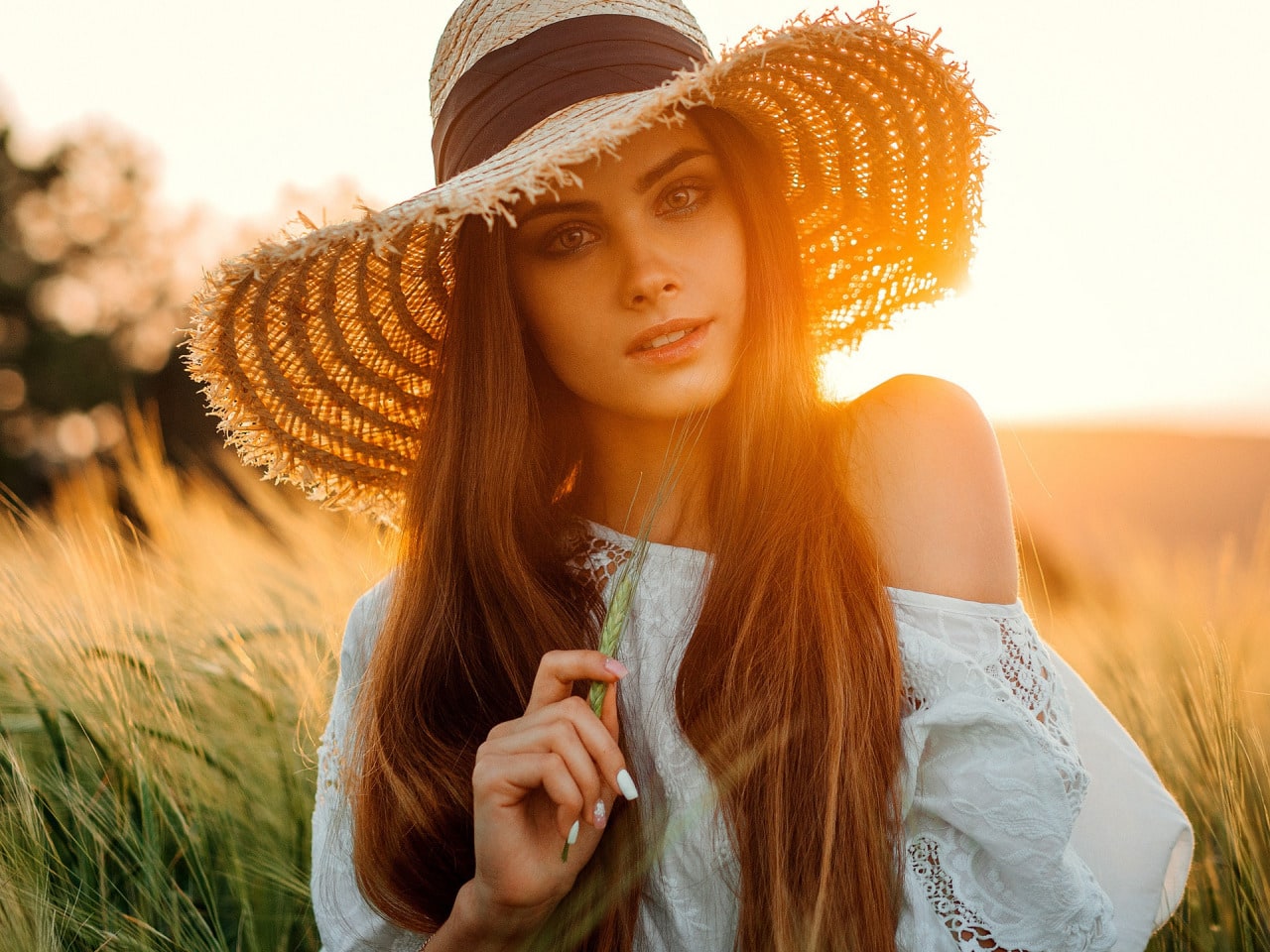 girls in hats