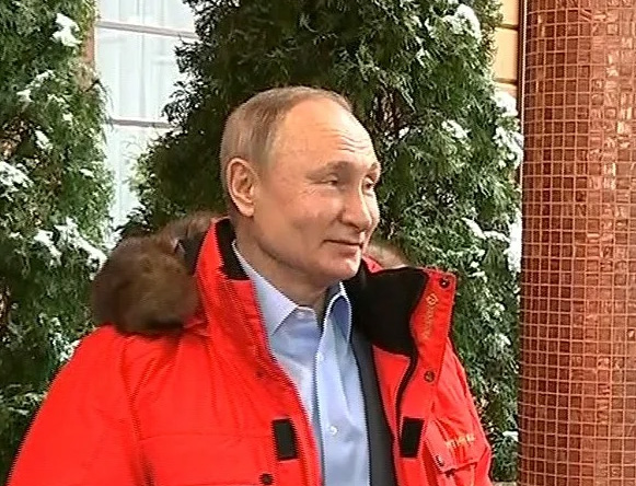 Почему Путин плохо выглядит на последних фото? 