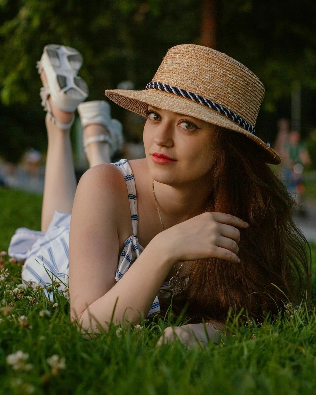 girls in hats