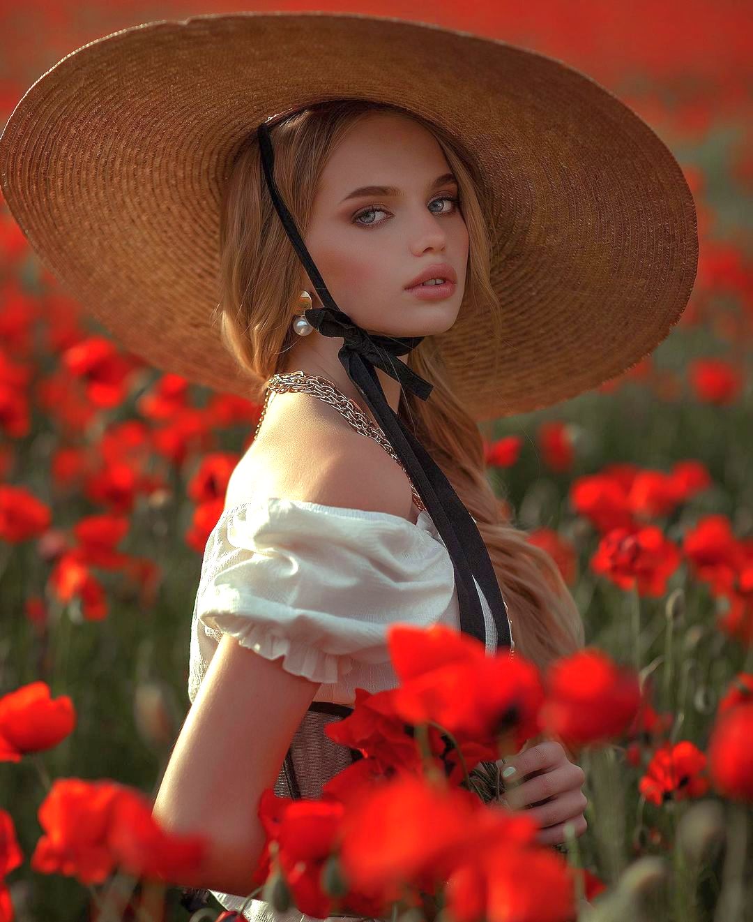girls in hats