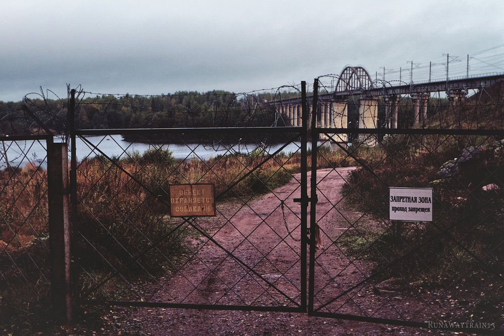 железнодорожный мост Выборг закрытые ворота охрана автор фото Артём Константинов
