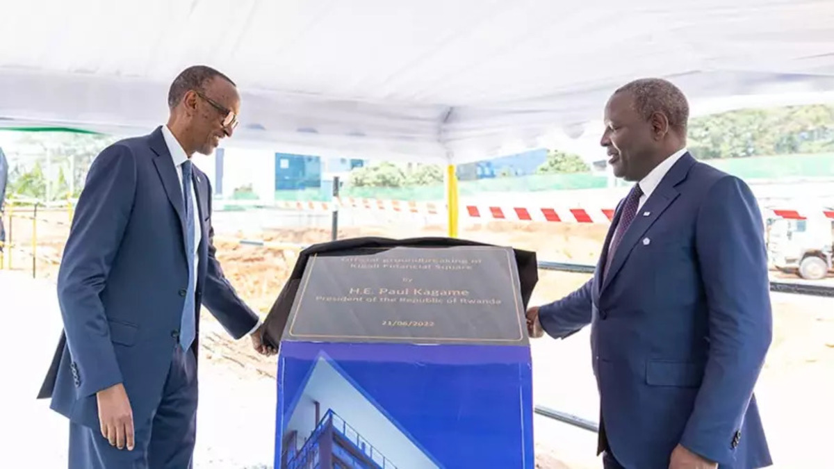 Kagame Paul pose la première pierre de tours de Kigali Financial Square