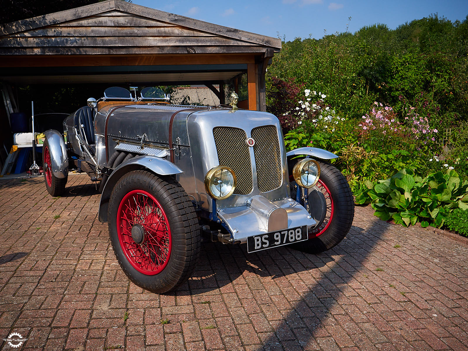 An afternoon with a 1924 Minerva Liberty Special 27 litre V12