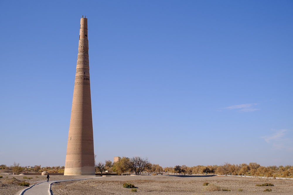 De Kutlug Timur minaret is met zijn 60 meter en leeftijd van 1009 jaar behoorlijk indrukwekkend.