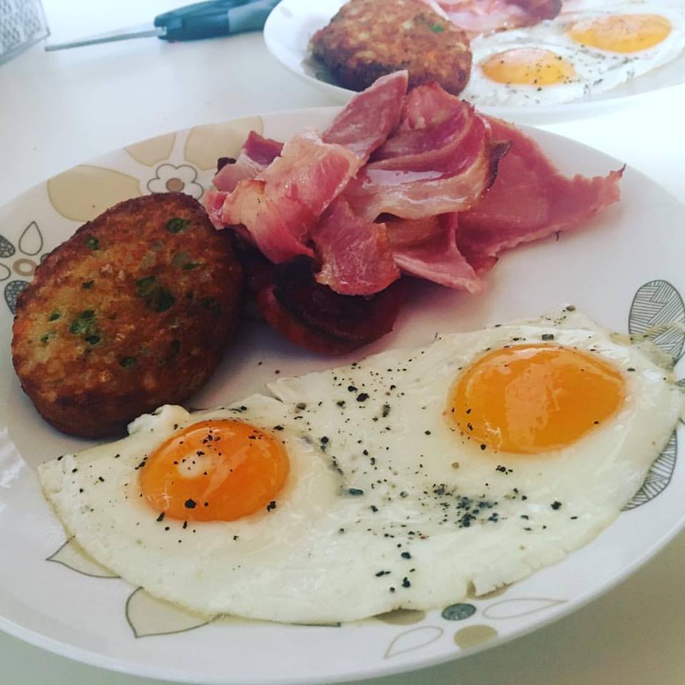Big breakfast, bacon and eggs