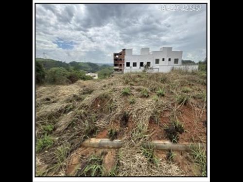 TERRENO, 220M2 DE ÁREA DO
TERRENO, LOTE NÃO POSSUI