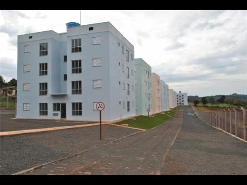 LOTE 001        DIREITOS E AÇÕES DO APARTAMENTO 301, LOCAL...