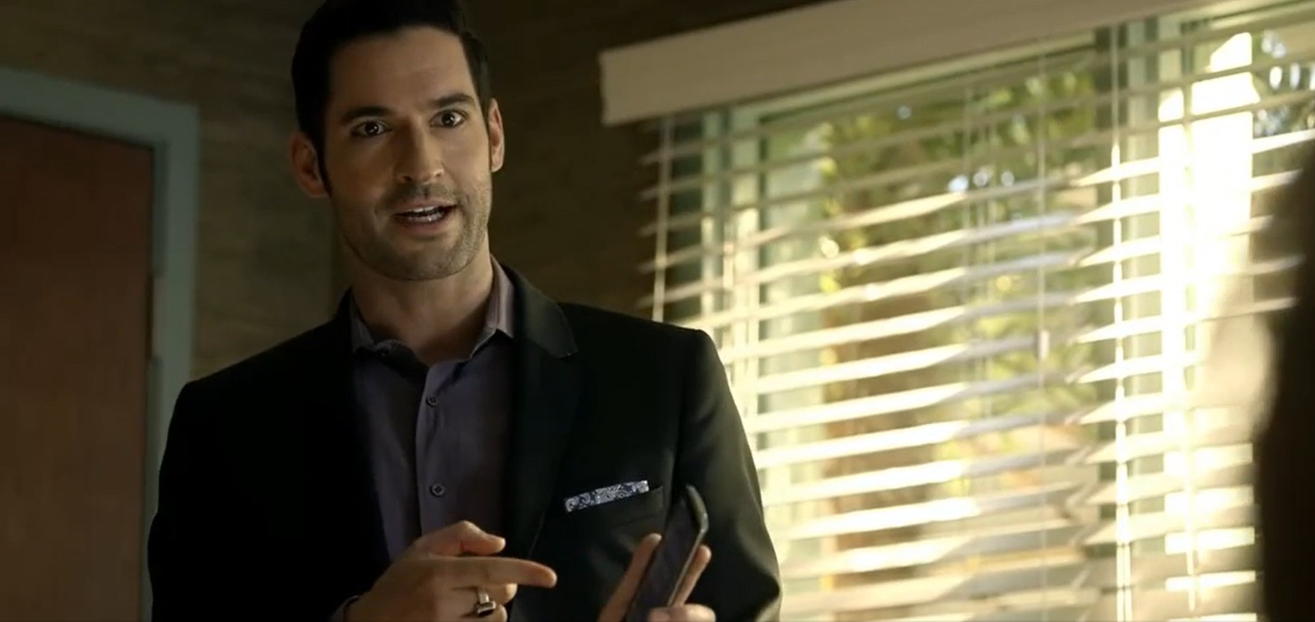 s2ep04-lucifer-dr-linda-distraction-to-avoid-feelings