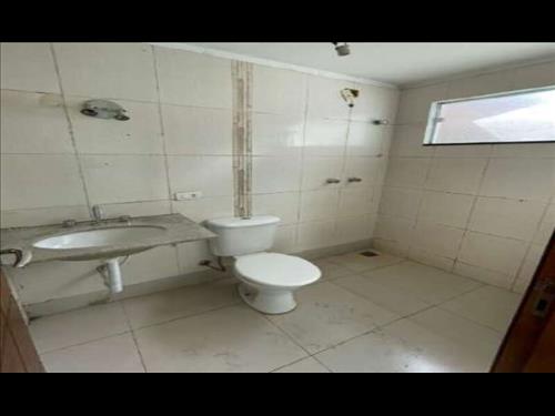 LOTE 001        Casa residencial com 2 dorms, A.T. 250m²,...