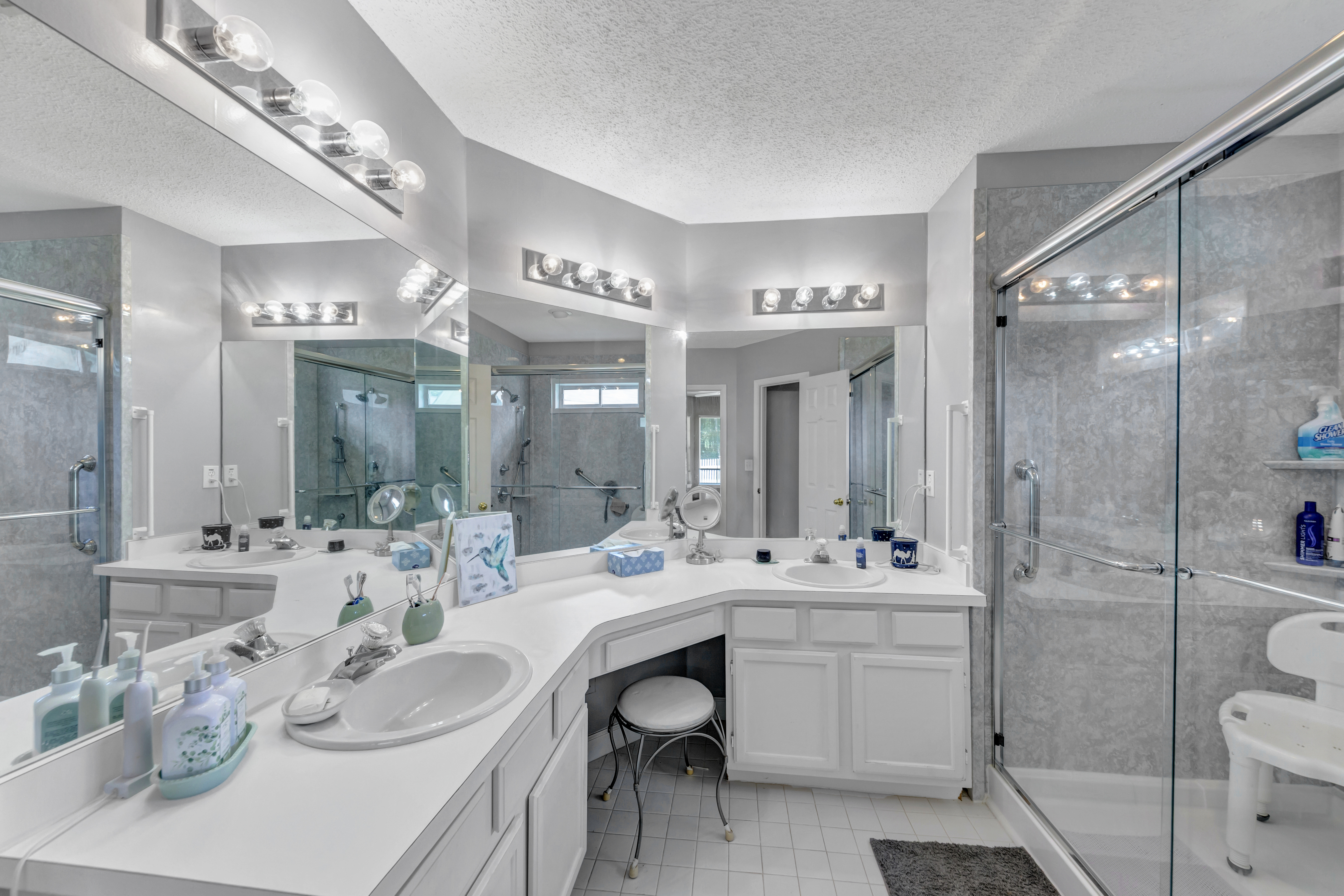 Premium HDR Imaging bathroom