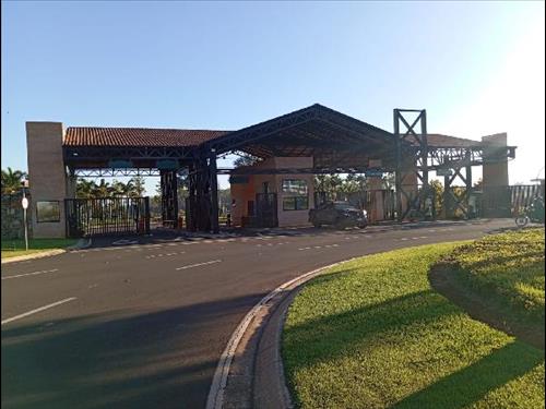 Terreno          -   - 823,77m2