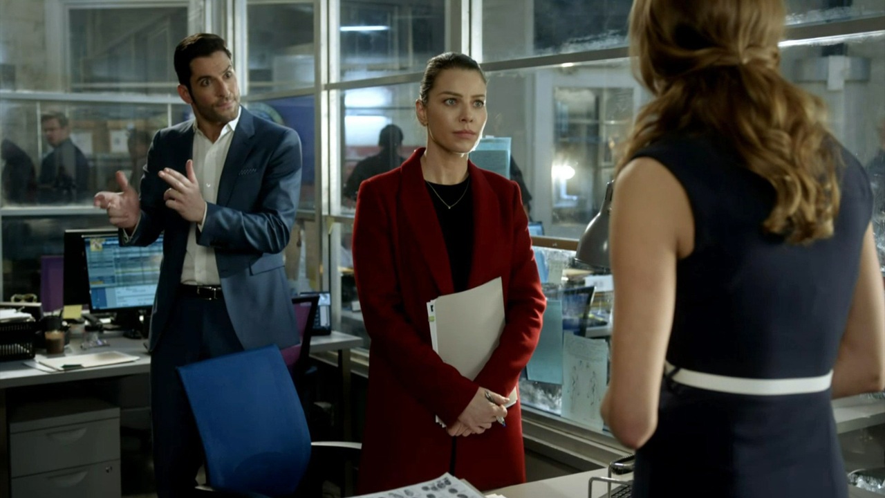 s2ep17-the-goddess-makes-up-story-to-get-chloes-help