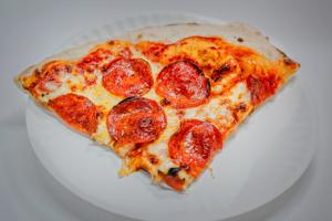 PEDAZO PIZZA PEPPERONI