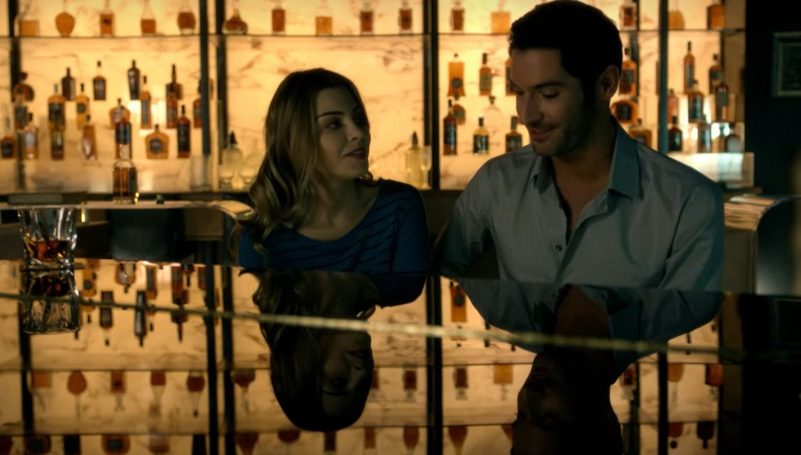 s1ep09-lucifer-chloe-play-piano
