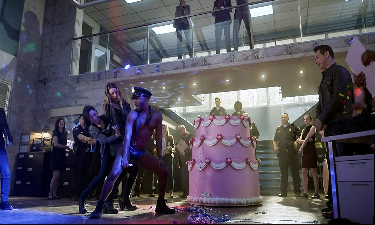 S3ep06 Chloe Gets A Birthday Surprise
