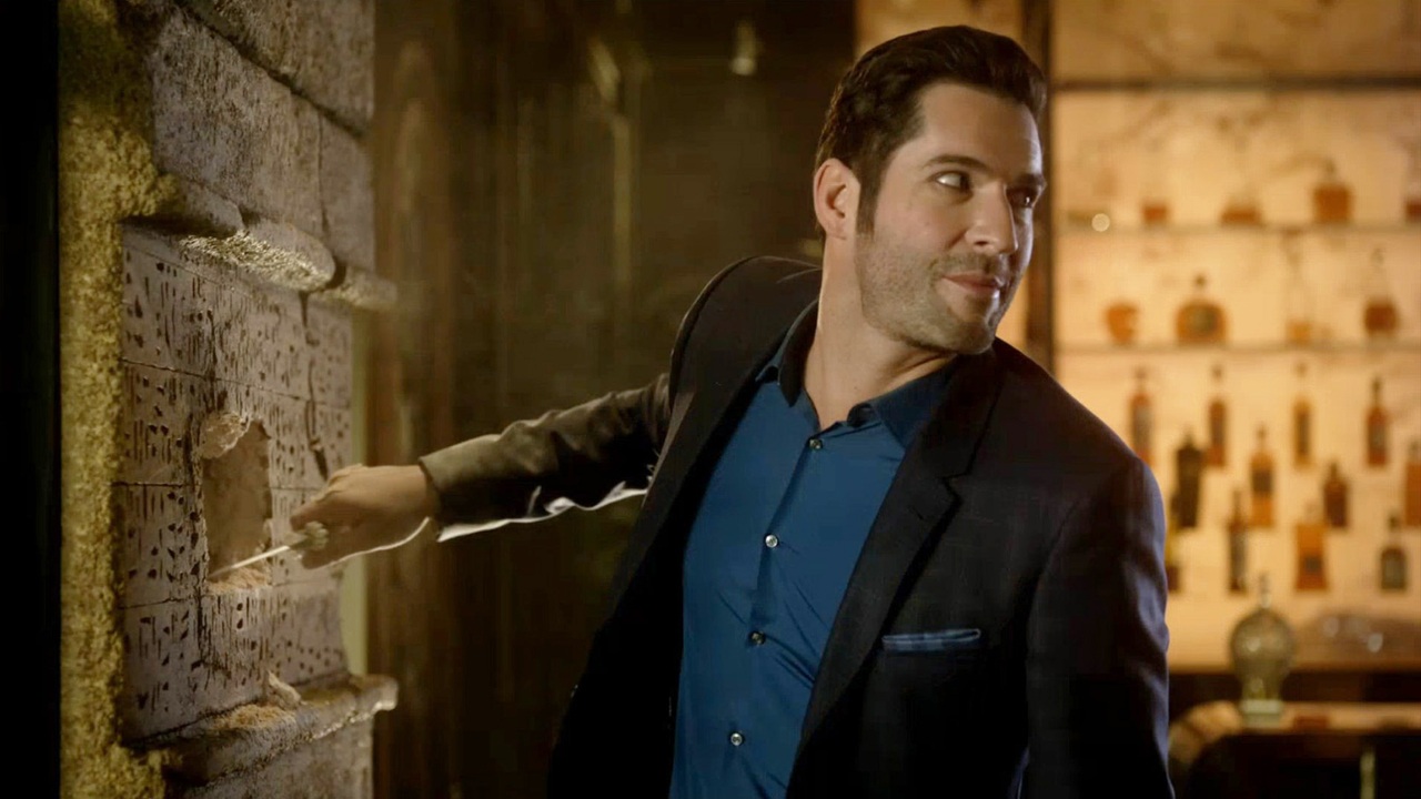 s2ep15-lucifer-retrieves-azreals-blade