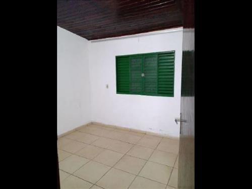 LOTE 001        Imóvel com benfeitorias, A.C. 120m², Bairr...
