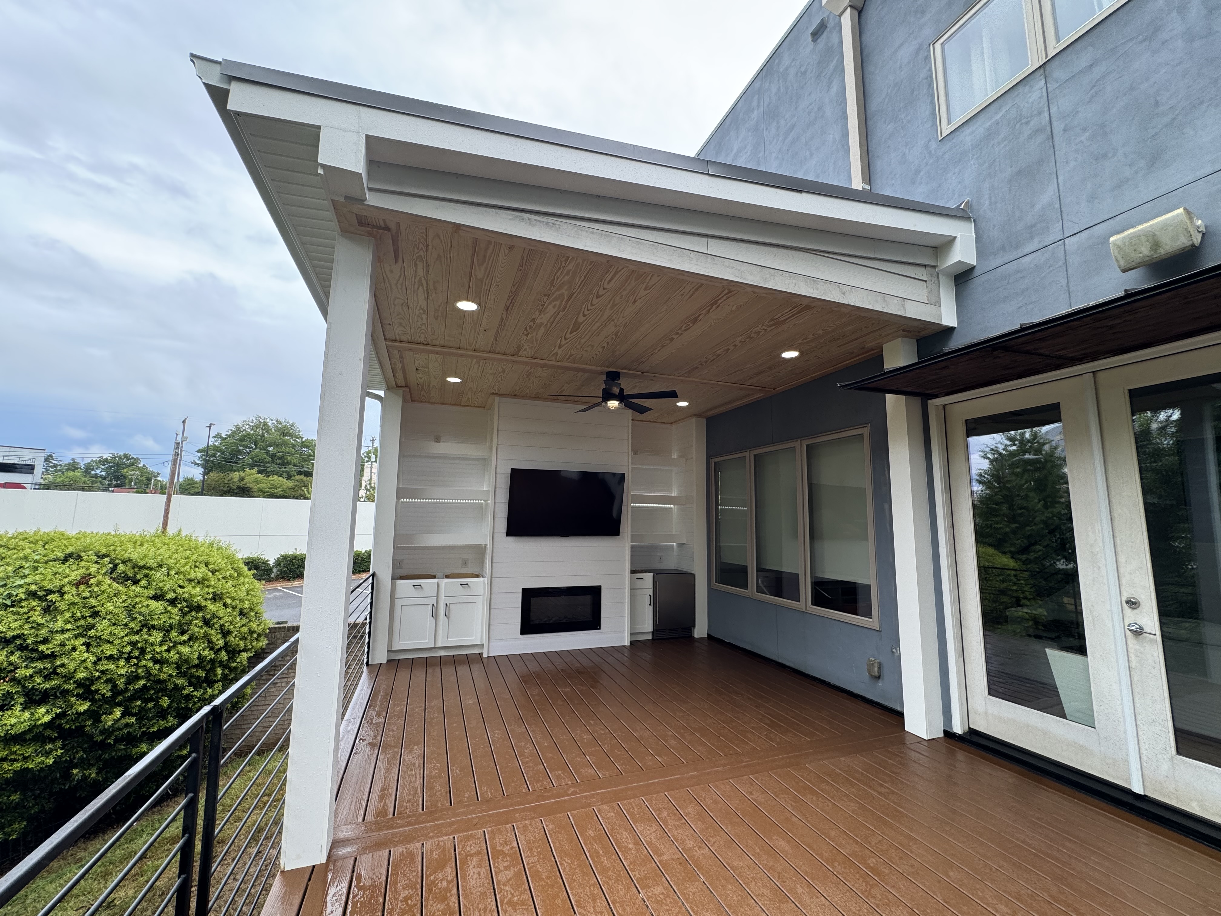Screen room / sunroom