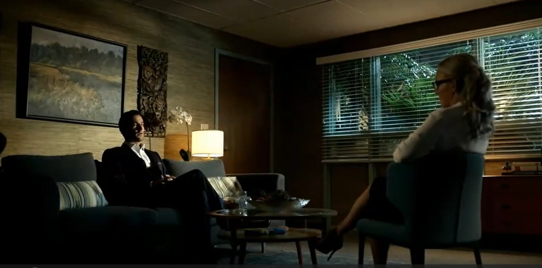 s2ep06-lucifer-reveals-himself-to-dr-linda