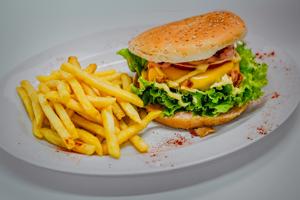 CHEESEBURGUER CON PAPAS