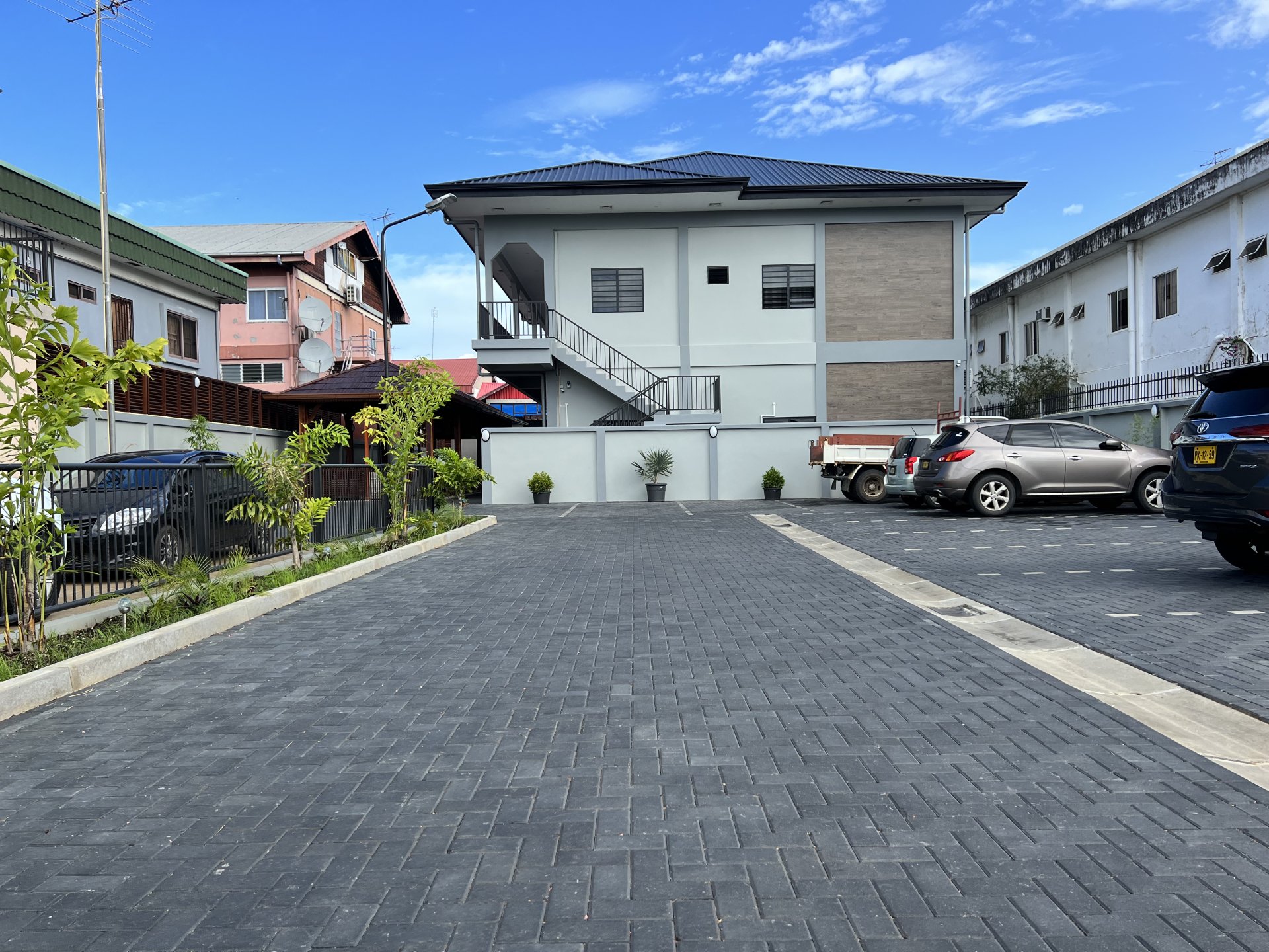 Crommelinstraat-50-Paramaribo-Surgoed-makelaardij-Nv-Huurzakenpand-HZ01058-2.jpeg