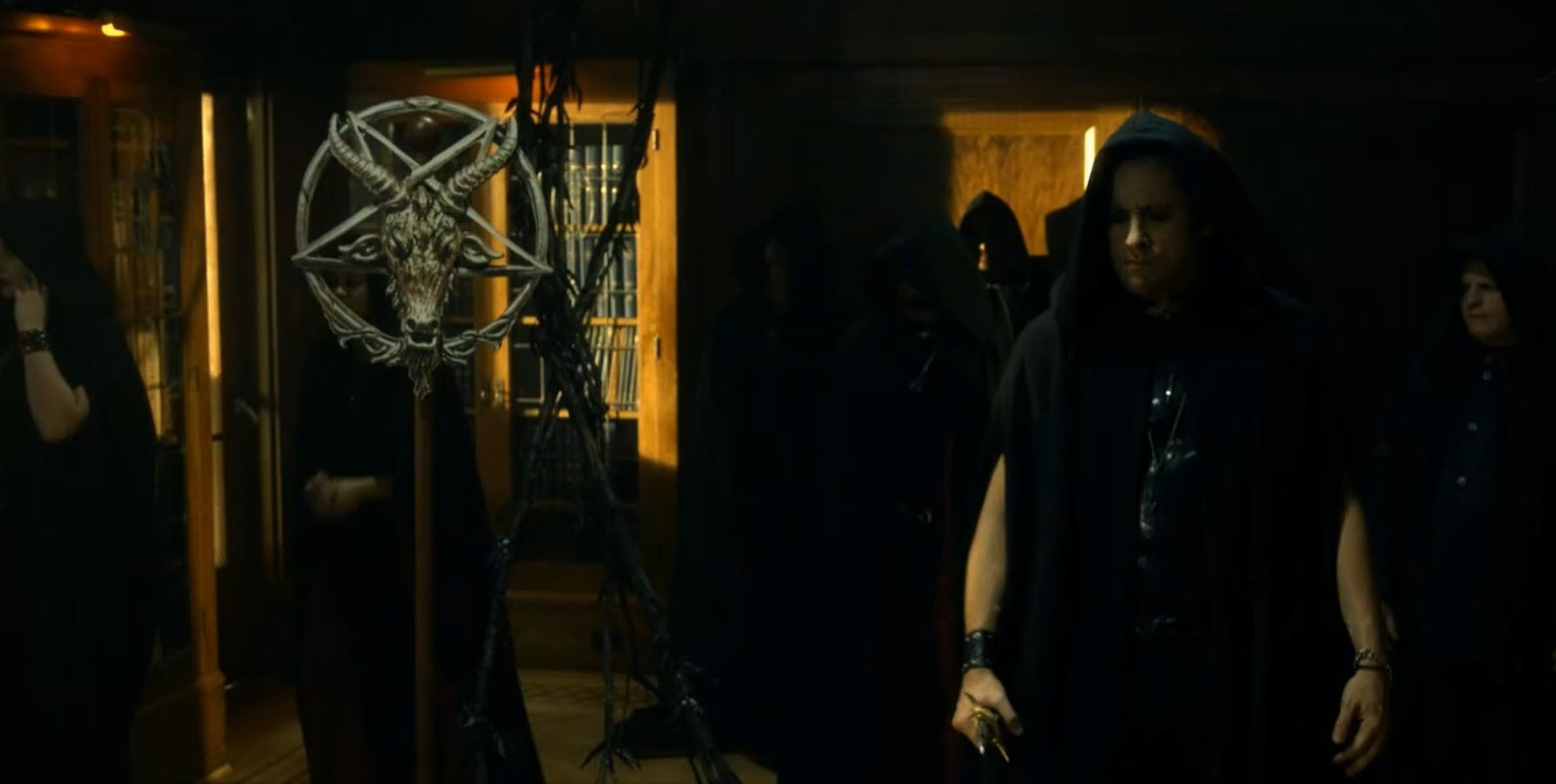 s1ep12-lucifer-goes-off-at-memorial