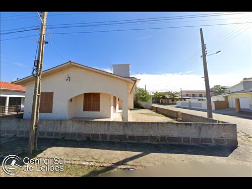 Imóvel com área de 255,00m², com Edificação, no Lot. Praia do Arroio Corrente, no Município de Jagu...