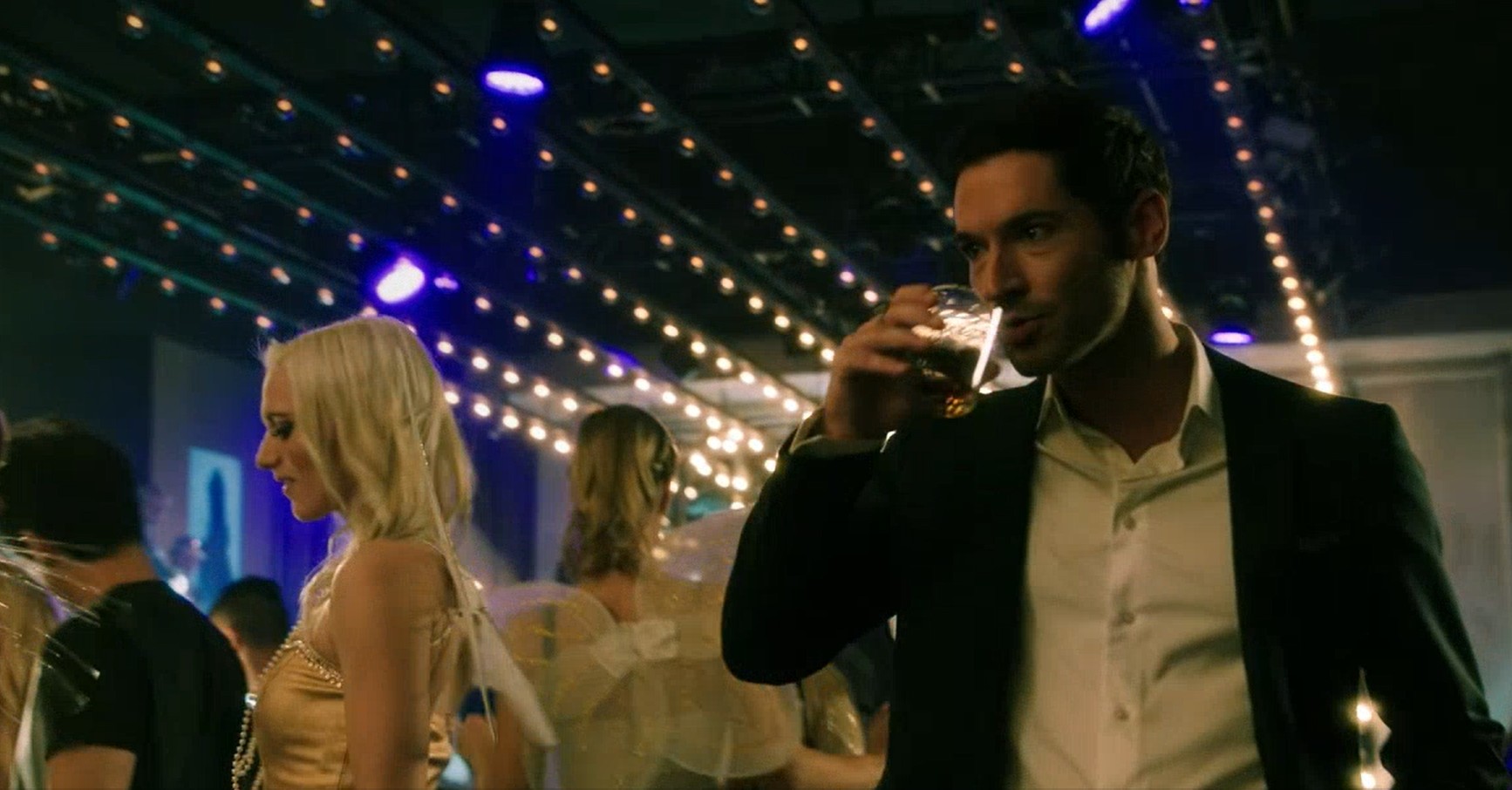 s1ep08-lucifer-at-party