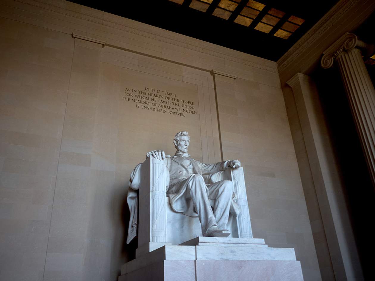 "En este templo, como en el corazón del pueblo para quien él salvó la unión, la memoria de Abraham Lincoln es consagrada para siempre" "En este templo, como en el corazón del pueblo para quien él salvó la unión, la memoria de Abraham Lincoln es consagrada para siempre"