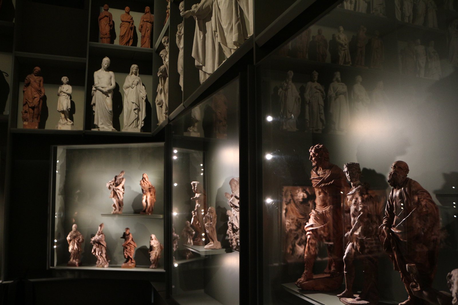 Duomo — display cases