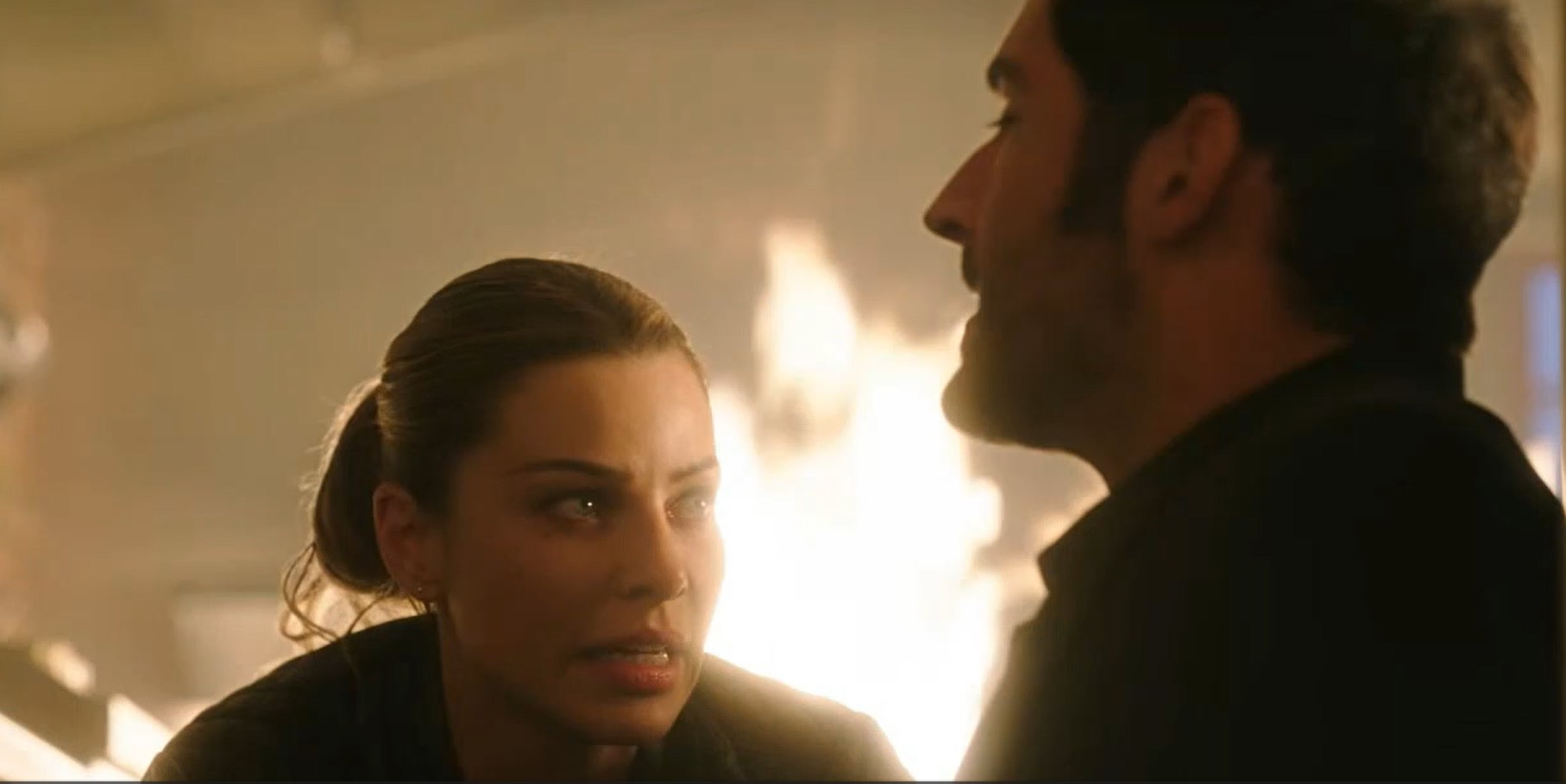 s1ep10-lucifer-gets-burned-by-fire