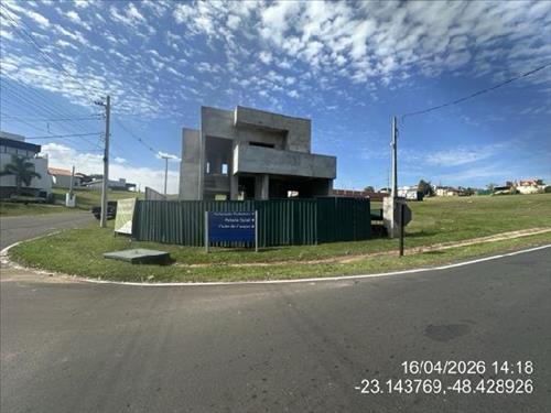 Casa             -   - 221,88m2
